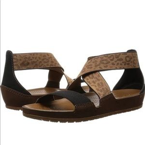 🧡 CROCS Sandals iconic comfort womens size 8 stretchy straps leopard print 🧡